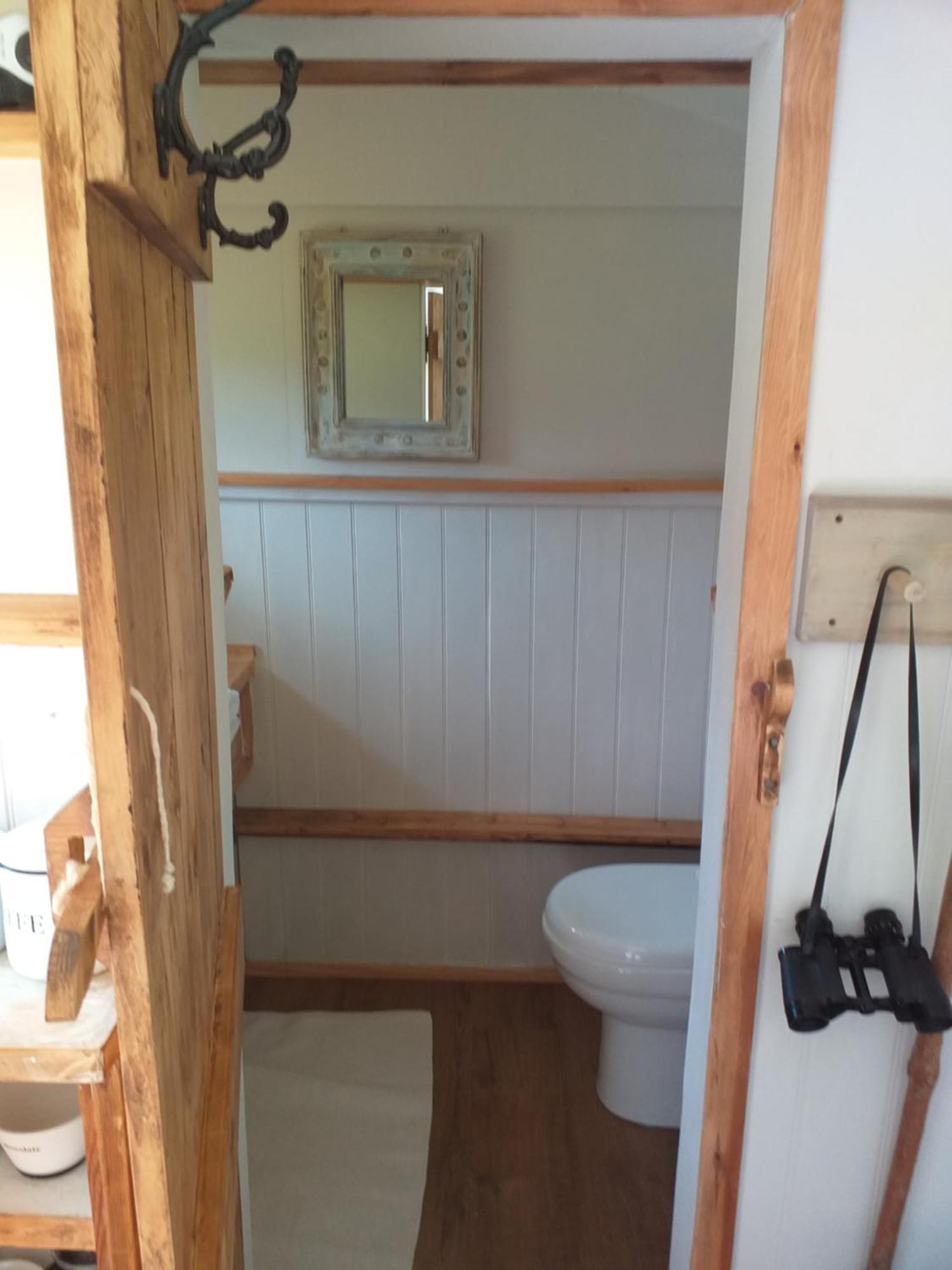 Hotel Up At The Barn Petworth Esterno foto
