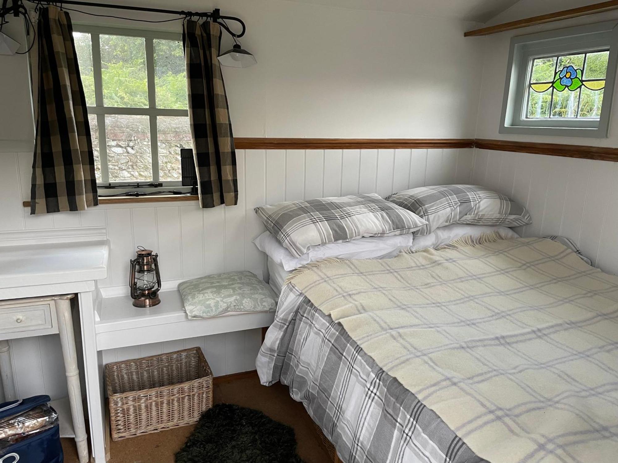Hotel Up At The Barn Petworth Esterno foto